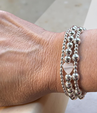 Load image into Gallery viewer, 6MM Silver Mother-of-Pearl Heart Bracelet
